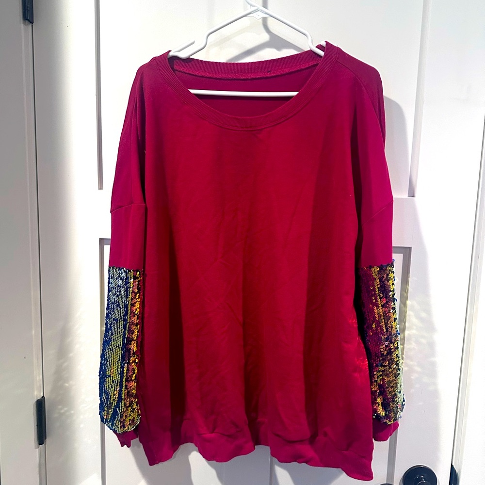 Sequin sleeve sweatshirt red with multichrome gold sequins